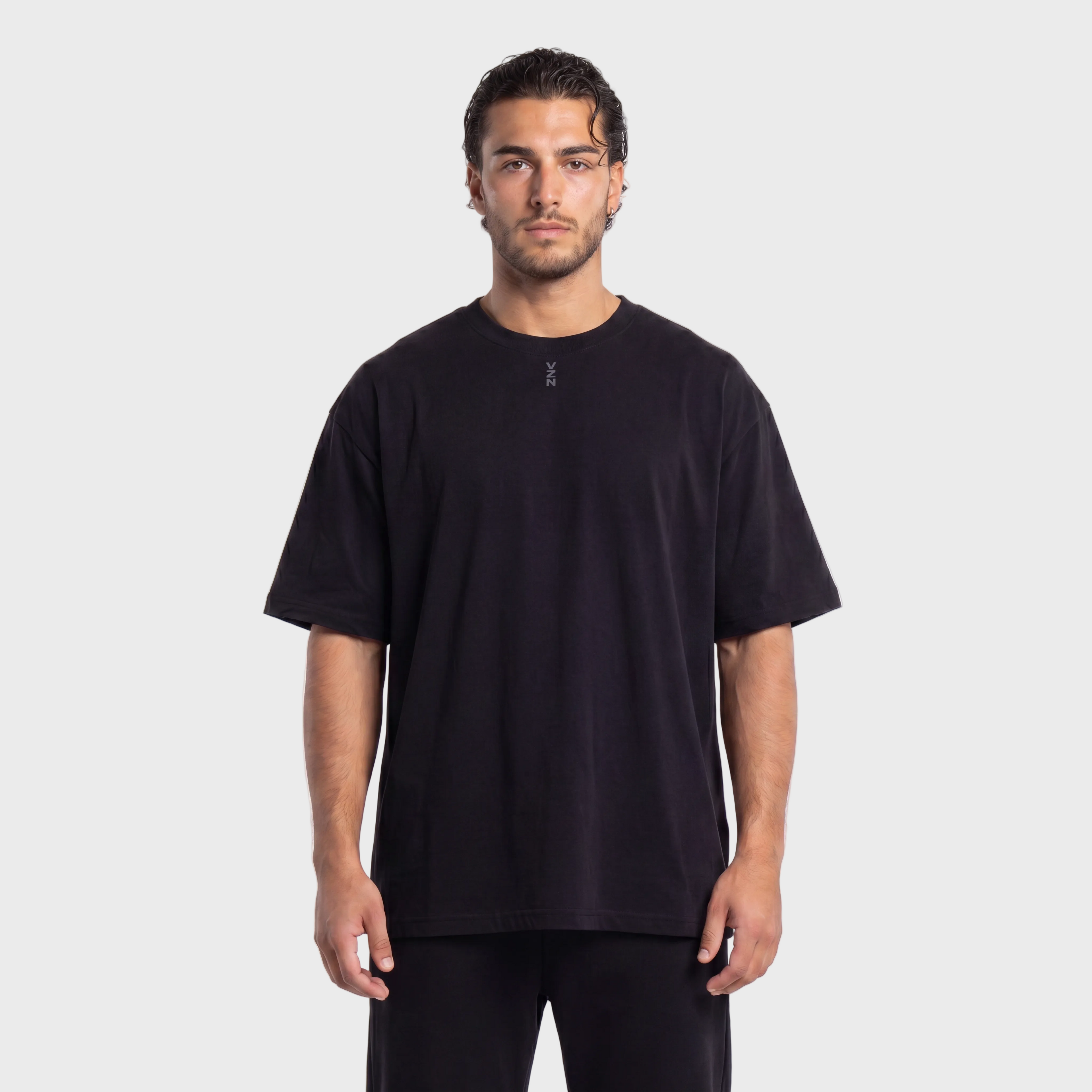 INVICTUS GRAPHIC OVERSIZED TEE